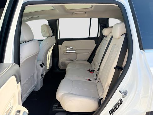 Used 2023 Mercedes-Benz GLB 250 image 21