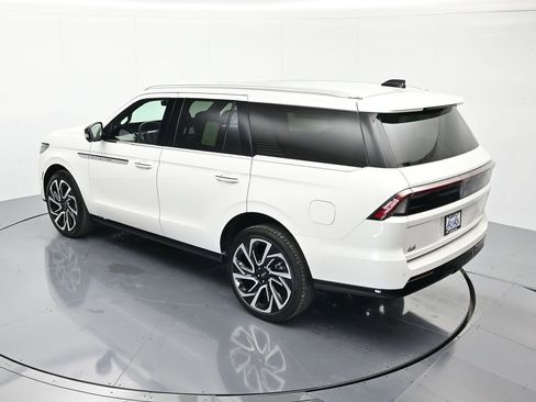 New 2026 Lincoln Navigator Reserve AWD/4WD image 36