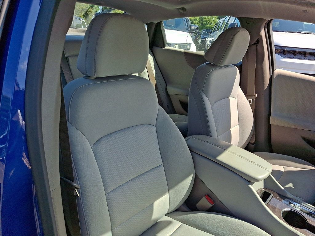 Used 2023 Chevrolet Malibu LT FWD image 13
