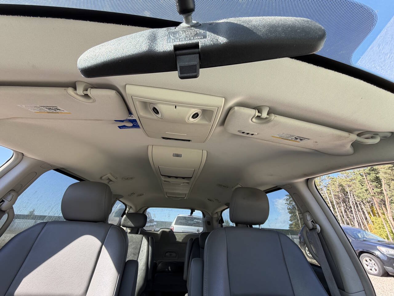 Used 2009 Chrysler Town & Country Touring FWD image 29