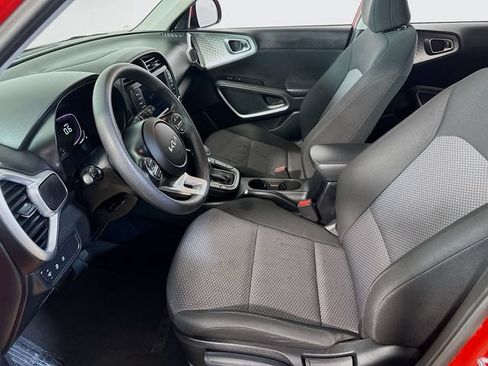 Used 2023 Kia Soul LX w/ LX Technology Package FWD image 10