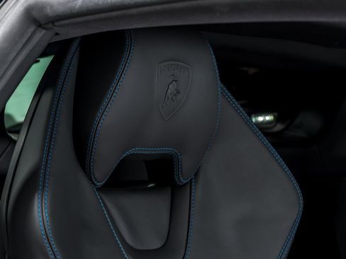 Used 2022 Lamborghini Huracan EVO RWD image 36