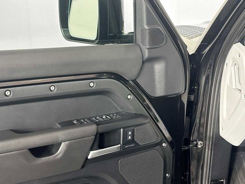Used 2025 Land Rover Defender 110 S image 20