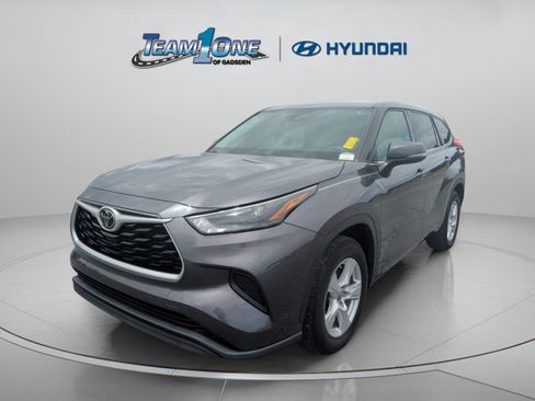 Used 2022 Toyota Highlander L FWD image 4