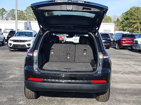 New 2025 Jeep Grand Cherokee Altitude image 18