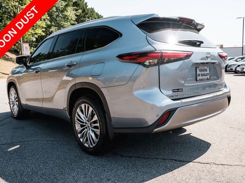 Used 2024 Toyota Highlander Platinum FWD image 5