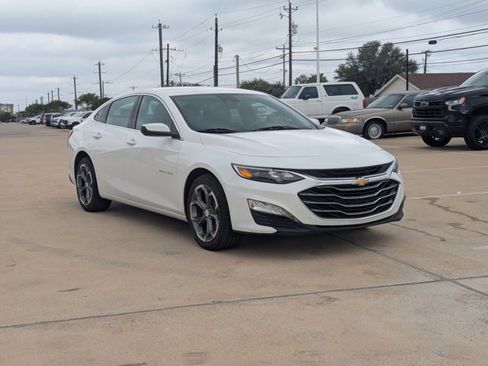 Used 2024 Chevrolet Malibu LT FWD image 3