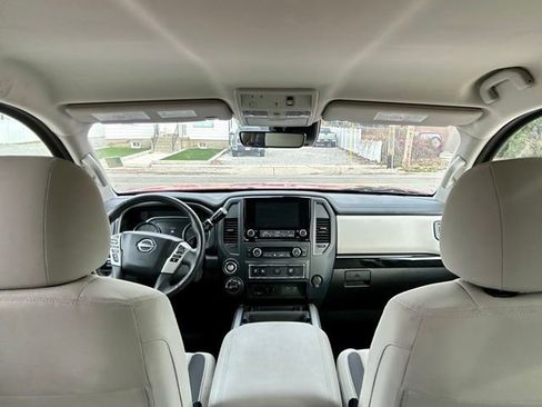 Used 2024 Nissan Titan SV w/ SV Convenience Package AWD/4WD image 6