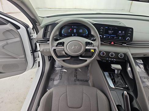 Used 2024 Hyundai Elantra SE FWD image 20