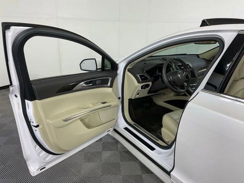 Used 2014 Lincoln MKZ AWD image 19