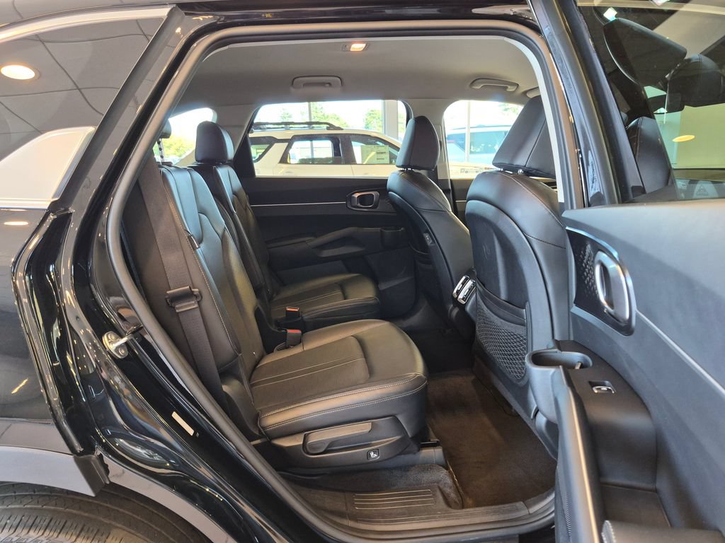 Used 2025 Kia Sorento EX AWD/4WD image 25