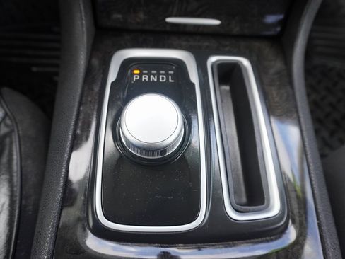 Used 2020 Chrysler 300 Limited image 16