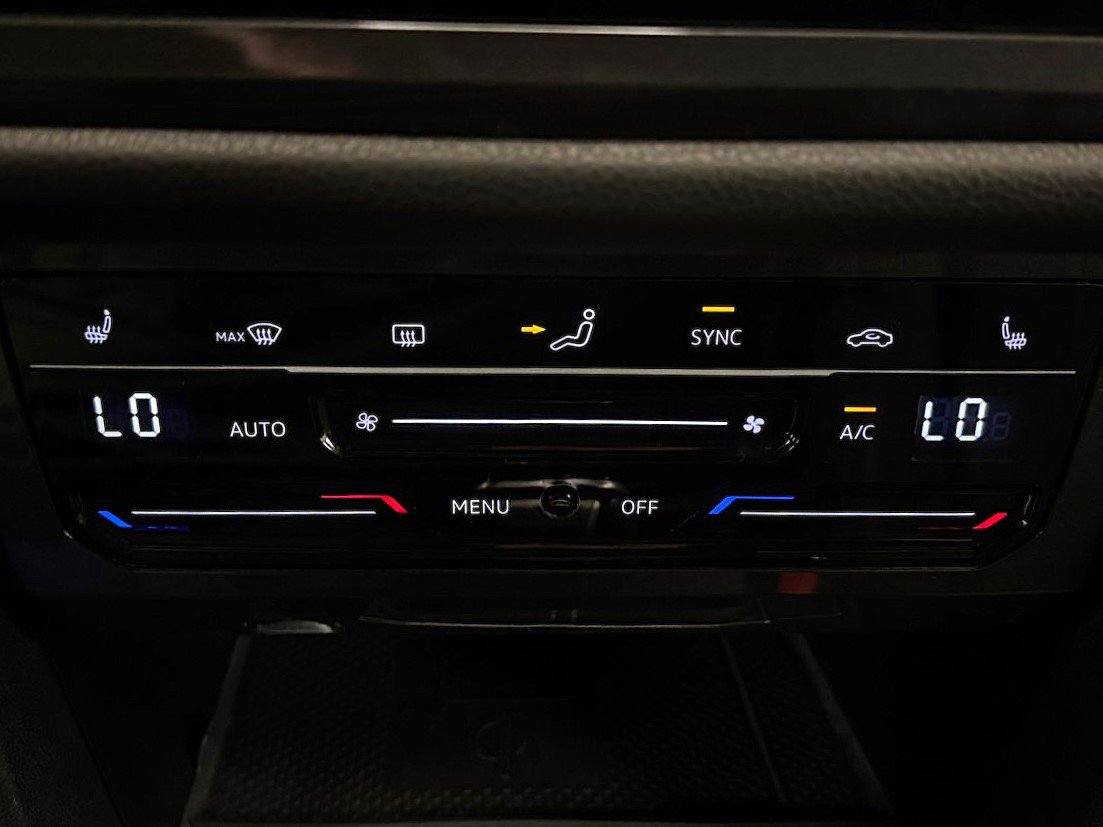 Used 2024 Volkswagen Tiguan SE R-Line AWD/4WD image 31