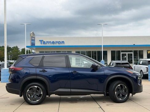 Used 2025 Nissan Rogue SV AWD/4WD image 4