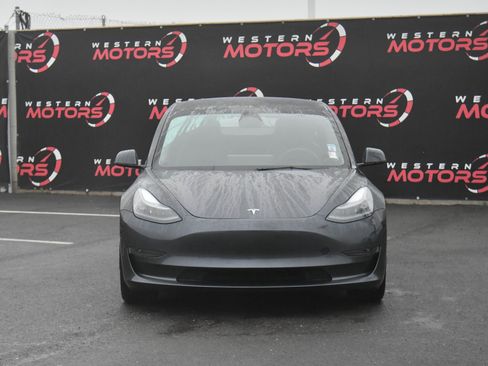 Used 2023 Tesla Model 3 Standard Range image 2