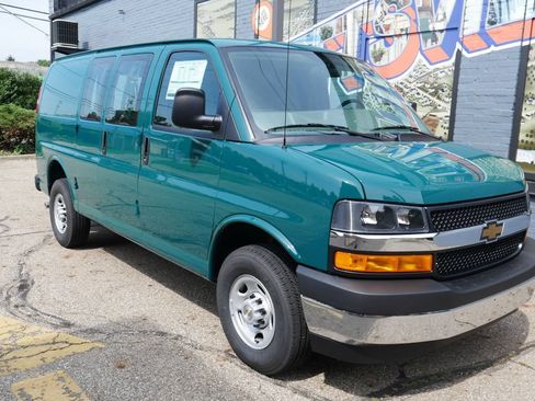 New 2026 Chevrolet Express 3500 w/ Driver Convenience Package RWD image 23