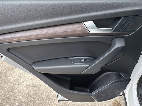 Used 2021 Audi Q5 2.0T Premium image 16