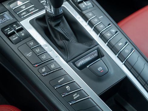 Certified 2021 Porsche Macan S AWD/4WD image 33