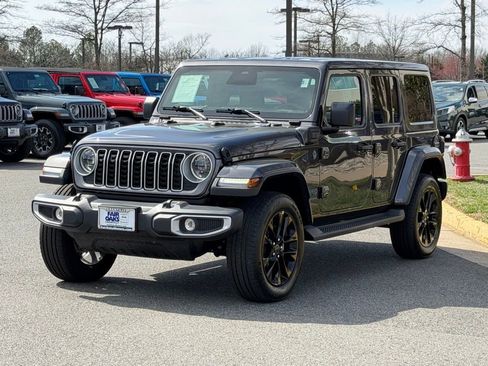 Used 2025 Jeep Wrangler Sahara 4xe image 3