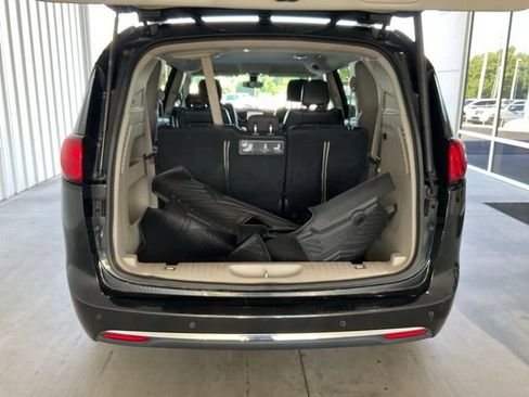 Used 2018 Chrysler Pacifica Touring-L Plus FWD image 15
