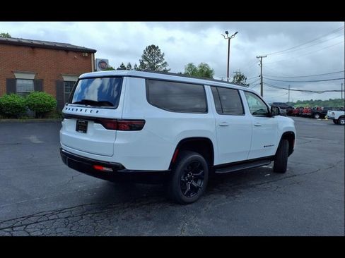 New 2025 Jeep Wagoneer L Series II w/ Convenience Group I image 3