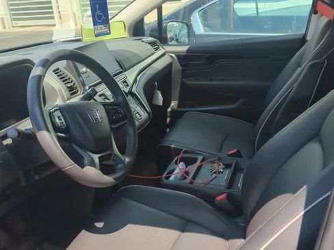 Used 2025 Honda Odyssey Touring image 5