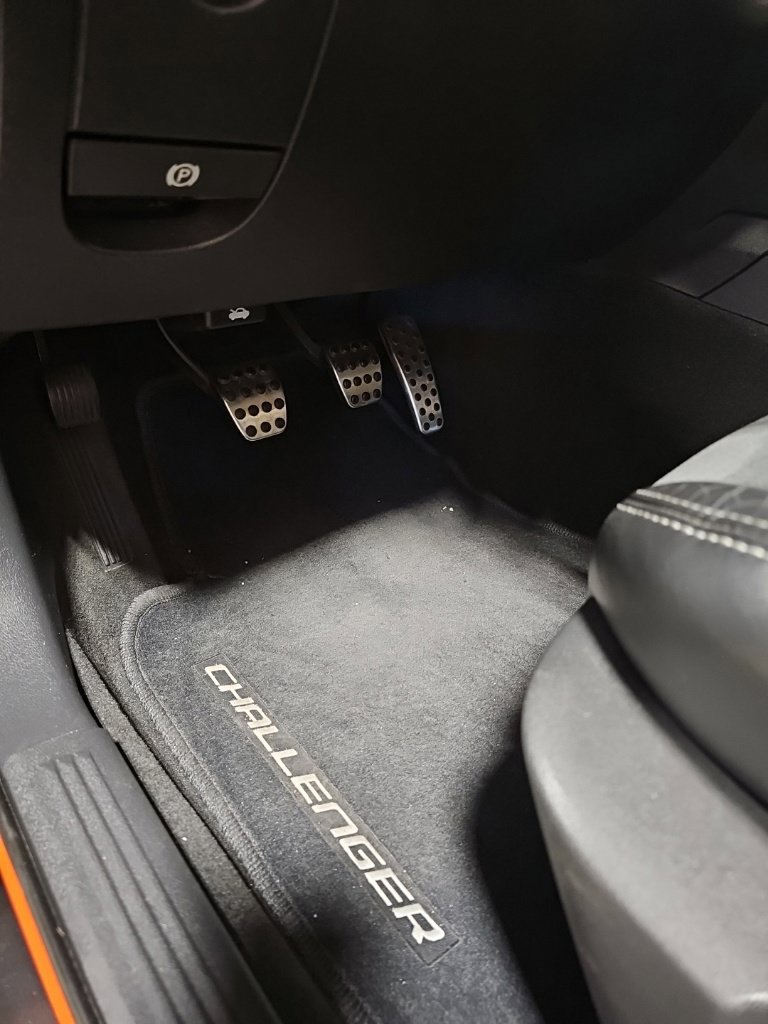 Used 2009 Dodge Challenger SRT8 RWD image 6