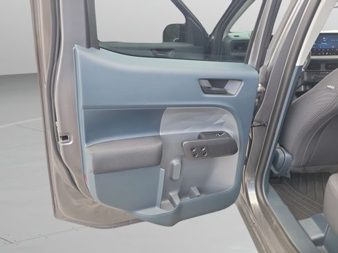 Used 2025 Ford Maverick XL FWD image 11