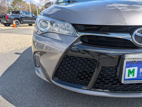 Used 2016 Toyota Camry XSE w/ Moonroof Package image 9