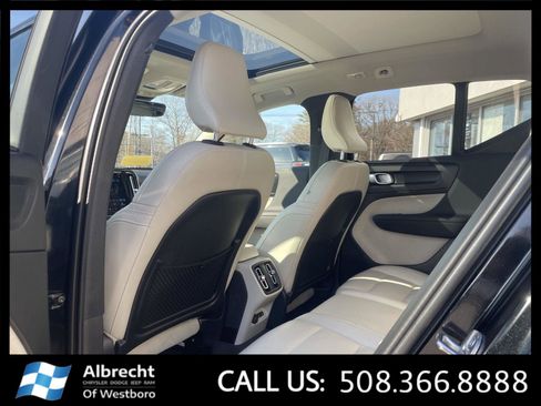 Used 2024 Volvo XC40 B5 Ultimate w/ Climate Package AWD/4WD image 12