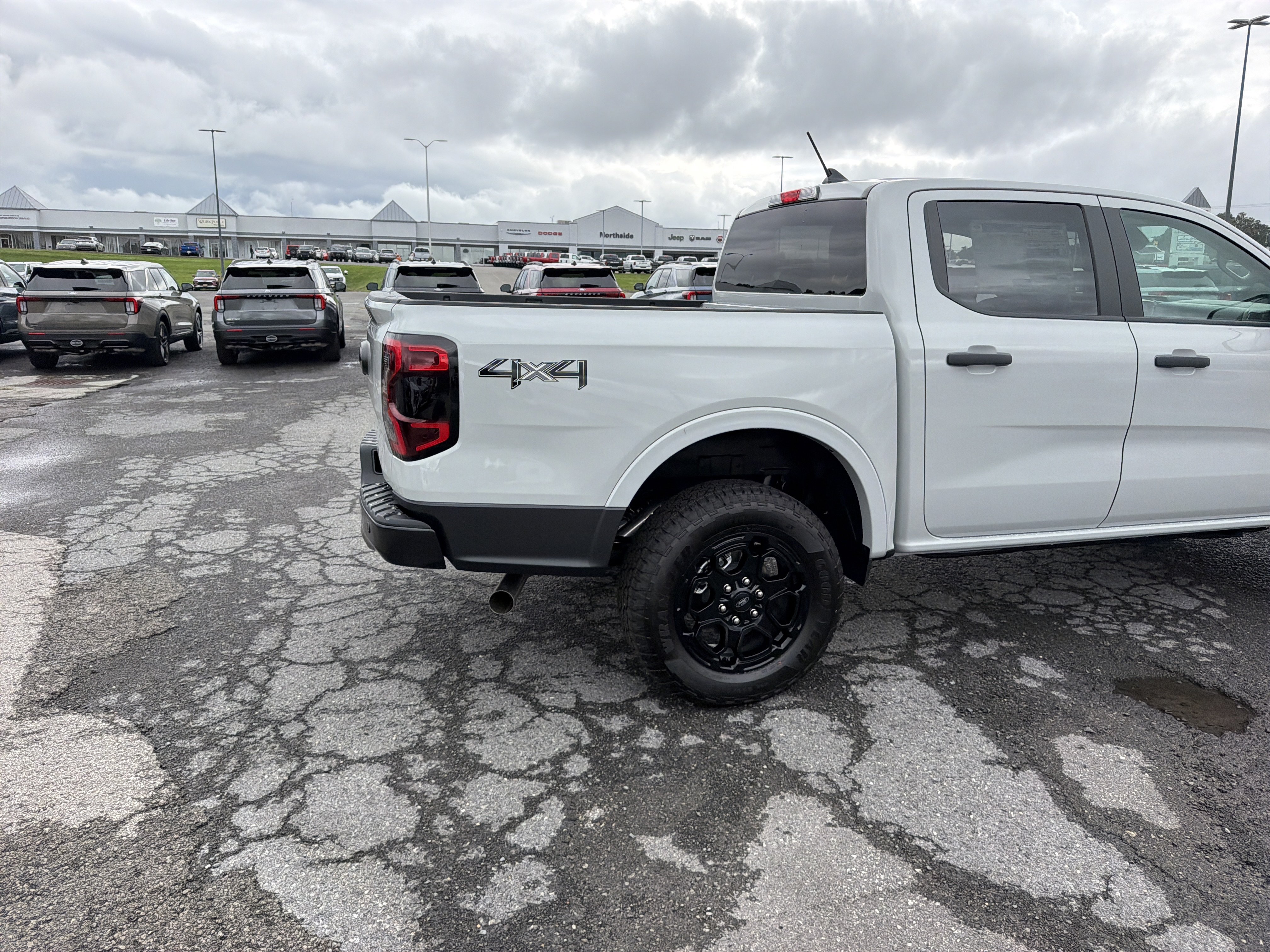 New 2026 Ford Ranger XLT w/ Black Appearance Package AWD/4WD image 4