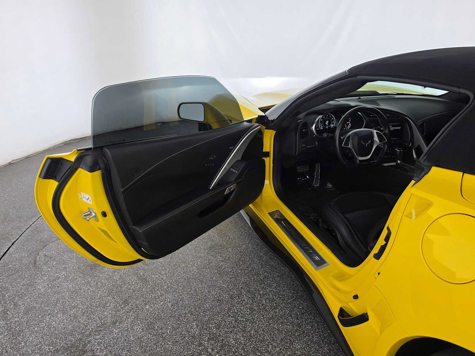 Used 2016 Chevrolet Corvette Z06 w/ 3LZ Preferred Equipment Group RWD image 18