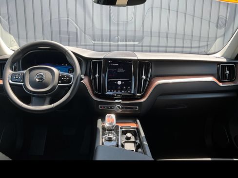 Used 2023 Volvo XC60 T8 Ultimate AWD/4WD image 4