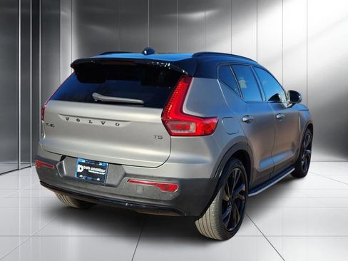 Used 2022 Volvo XC40 T5 R-Design w/ Advanced Package image 24