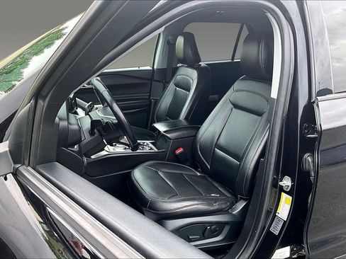 Used 2021 Ford Explorer XLT AWD/4WD image 14