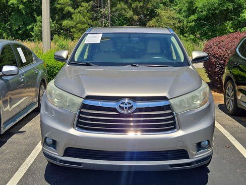 Used 2015 Toyota Highlander Limited FWD image 2