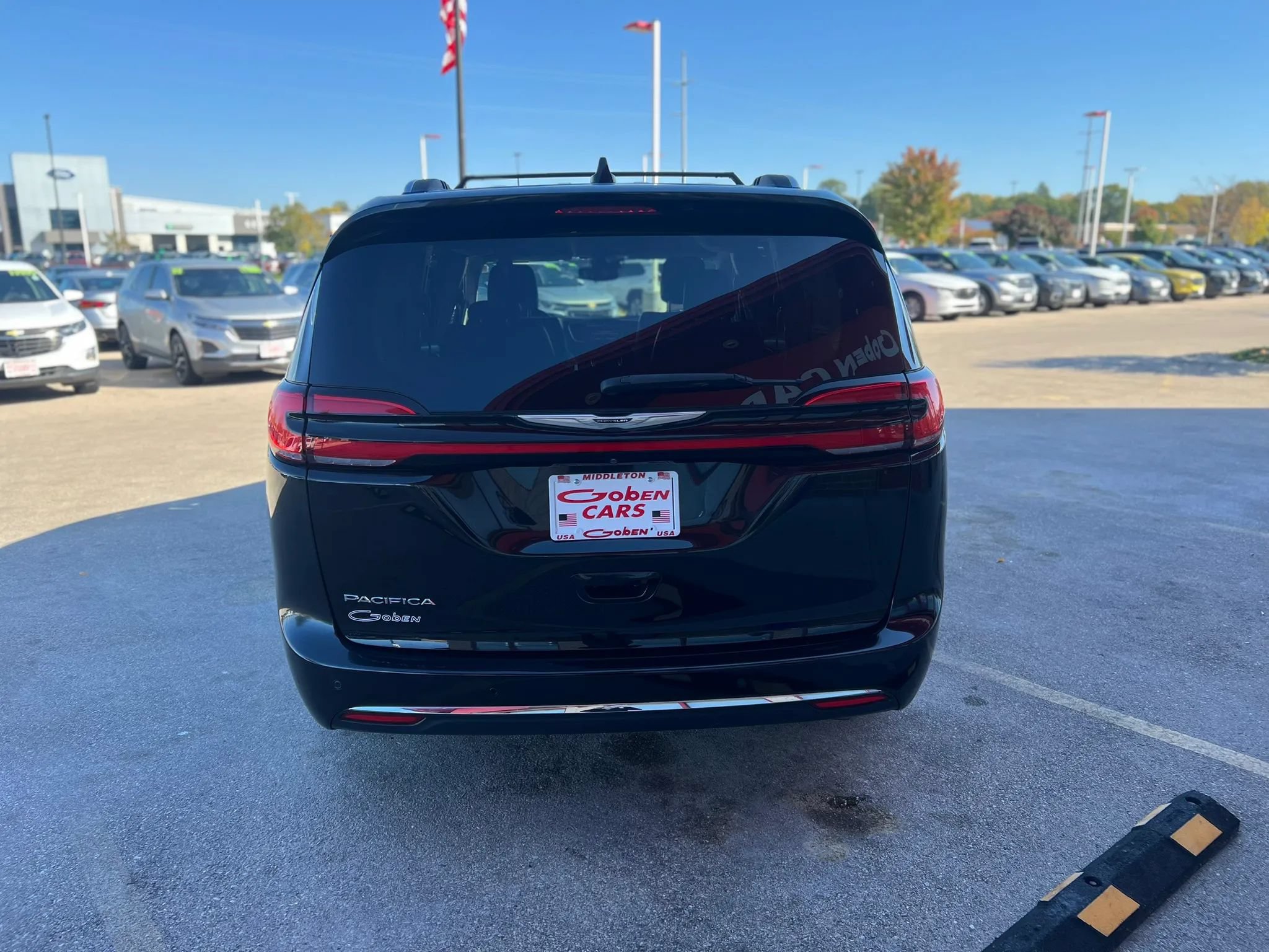 Used 2021 Chrysler Pacifica Touring-L FWD image 4