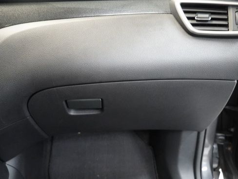 Used 2015 Nissan Rogue SL image 36