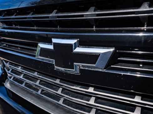 Used 2020 Chevrolet Silverado 1500 LT Trail Boss image 3