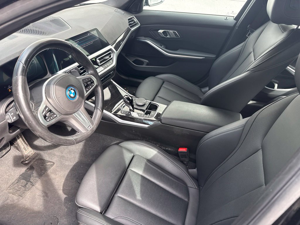 Used 2022 BMW 330e xDrive w/ M Sport Package AWD/4WD image 3