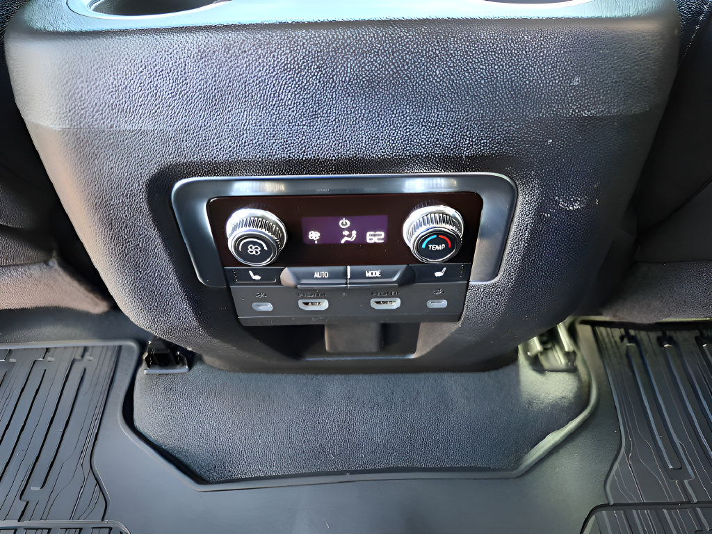Used 2024 GMC Yukon AT4 w/ Technology Package AWD/4WD image 31