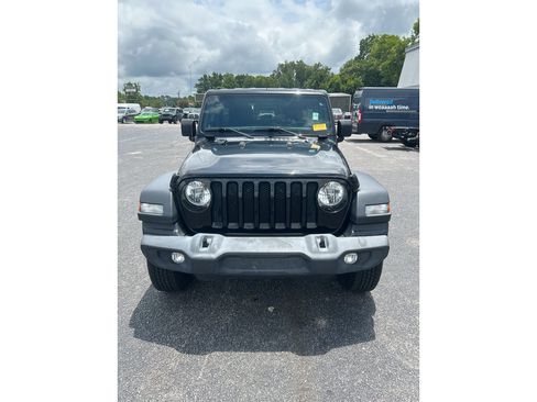 Used 2018 Jeep Wrangler Unlimited Sport S AWD/4WD image 2