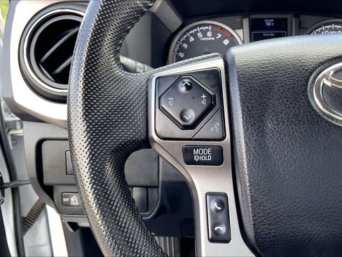 Used 2022 Toyota Tacoma SR5 AWD/4WD image 23