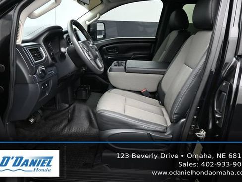 Used 2017 Nissan Titan S AWD/4WD image 25