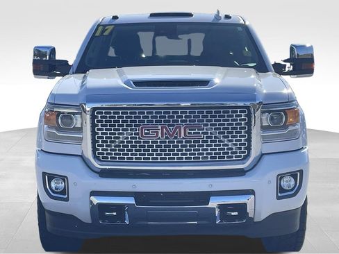 Used 2017 GMC Sierra 2500 Denali w/ Duramax Plus Package image 9