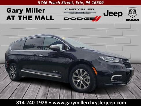 Used 2022 Chrysler Pacifica Pinnacle FWD image 1