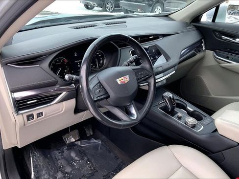 Used 2019 Cadillac XT4 Luxury w/ Cold Weather Package image 14