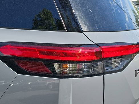New 2026 Nissan Pathfinder Platinum AWD/4WD image 36