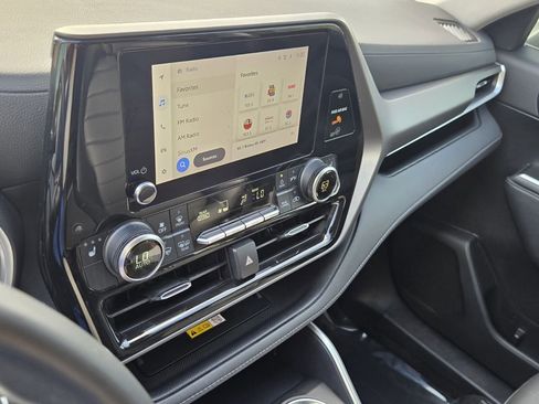 Used 2023 Toyota Highlander XLE image 23