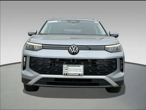 Used 2025 Volkswagen Tiguan S image 2